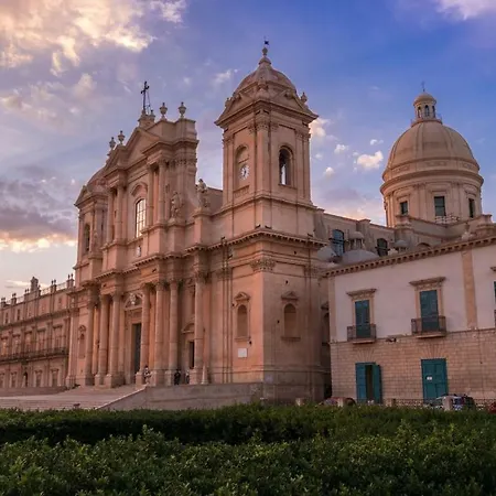 Porta Nazionale Dependance 3* Noto